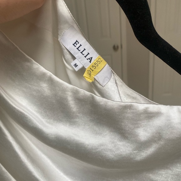 Elliatt Cassini Dress - Size M Dry cleaned - Picture 5 of 6